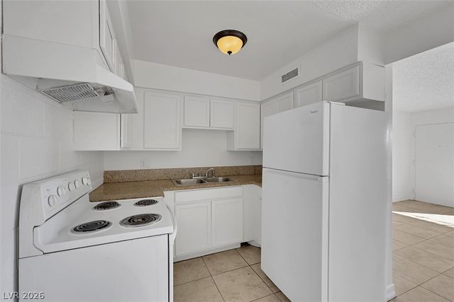 585 South Royal Crest Circle 16, Las Vegas, NV 89169