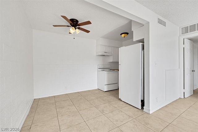 585 South Royal Crest Circle 16, Las Vegas, NV 89169