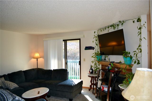 9920 132ND Street Ct E, Puyallup, WA 98373