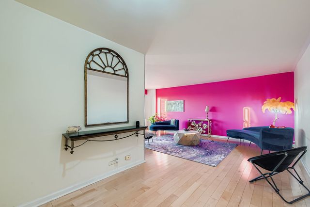 7033 N Kedzie Avenue 1004, Chicago, IL 60645