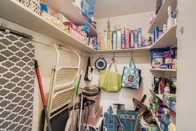 7033 N Kedzie Avenue 1004, Chicago, IL 60645