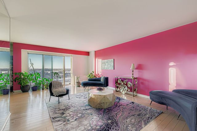 7033 N Kedzie Avenue 1004, Chicago, IL 60645