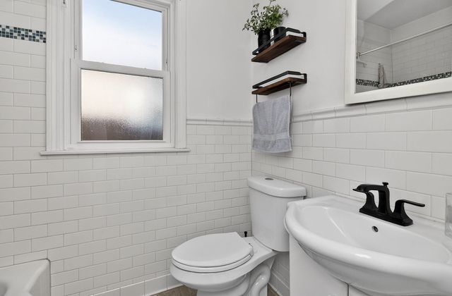 5226 N Moody Avenue, Chicago, IL 60630