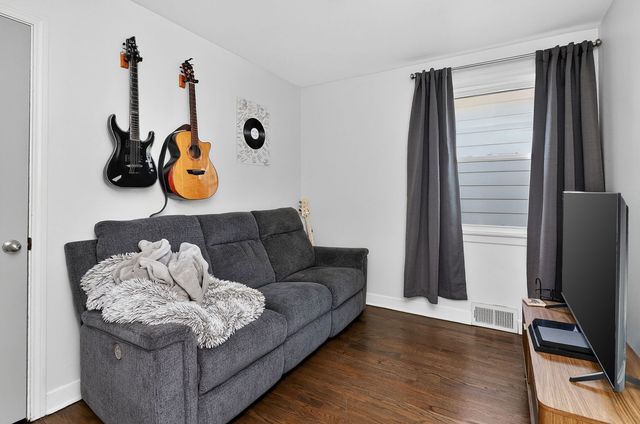 5226 N Moody Avenue, Chicago, IL 60630