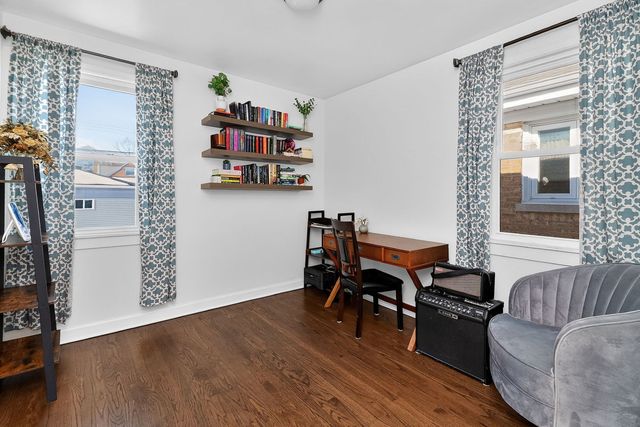 5226 N Moody Avenue, Chicago, IL 60630