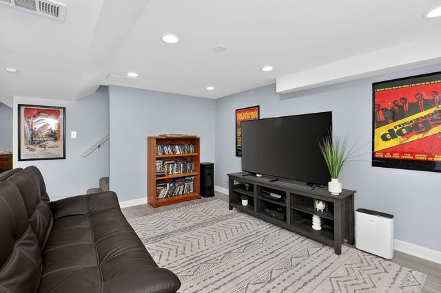 5226 N Moody Avenue, Chicago, IL 60630