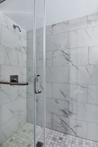 5226 N Moody Avenue, Chicago, IL 60630