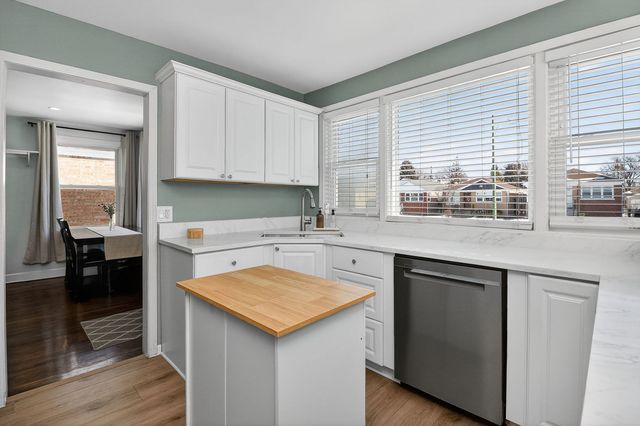 5226 N Moody Avenue, Chicago, IL 60630