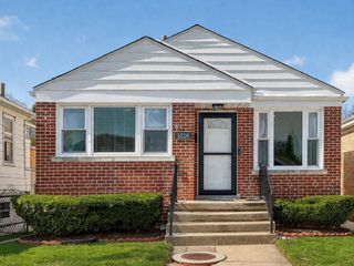 5226 N Moody Avenue, Chicago, IL 60630