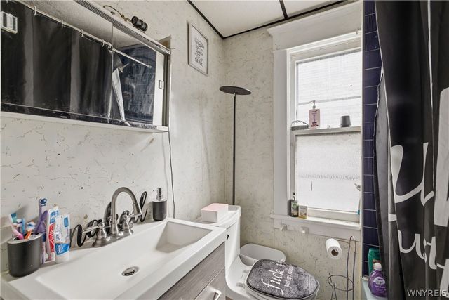 40 Wakefield Avenue, Buffalo, NY 14214