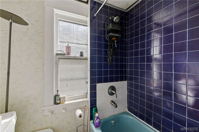 40 Wakefield Avenue, Buffalo, NY 14214