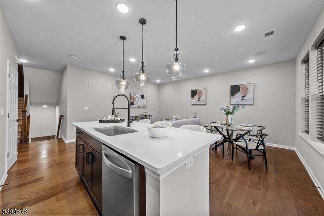 4 Sadie Cir 4204, Union Twp., NJ 07083