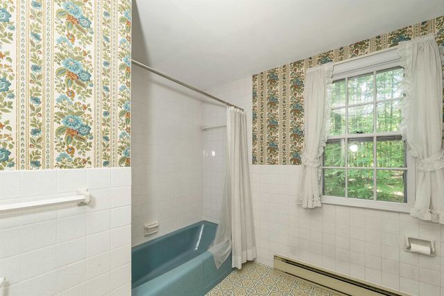 28 MANCHESTER Road, Amherst, NH 03031