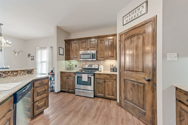 120 Horseshoe Lake Drive, Edgewood, TX 75117