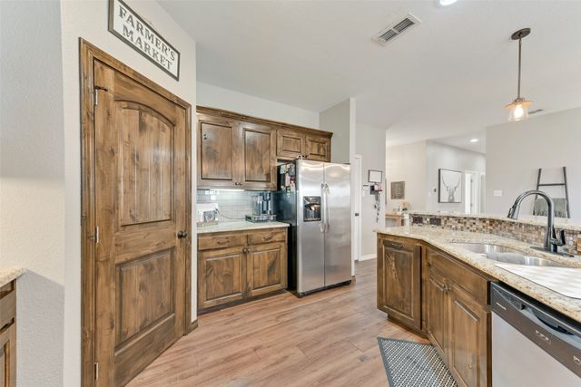 120 Horseshoe Lake Drive, Edgewood, TX 75117