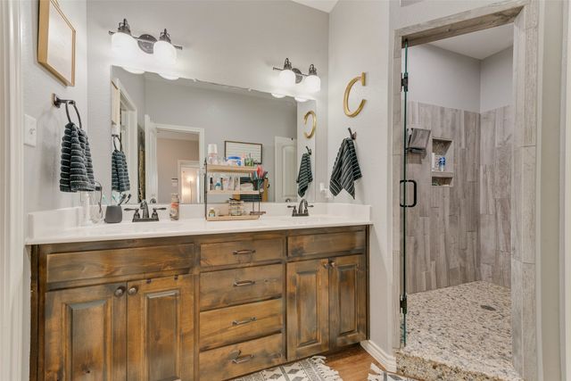 120 Horseshoe Lake Drive, Edgewood, TX 75117