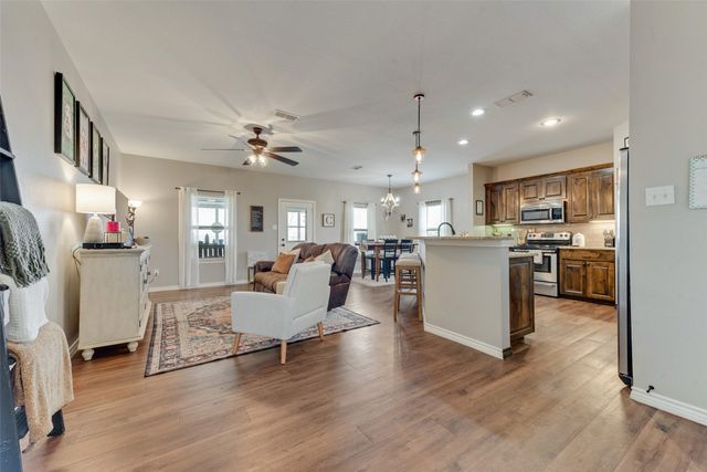 120 Horseshoe Lake Drive, Edgewood, TX 75117