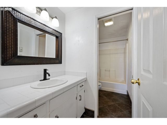 1980 PRINCETON Dr, Eugene, OR 97405