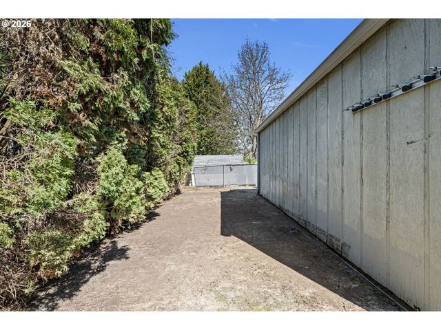 1980 PRINCETON Dr, Eugene, OR 97405