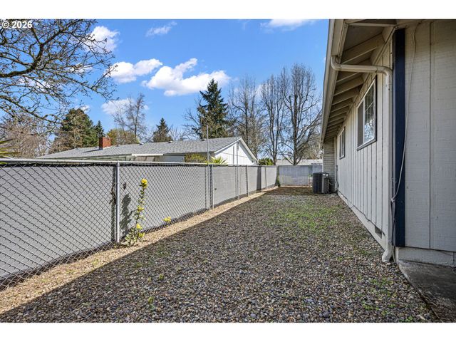 1980 PRINCETON Dr, Eugene, OR 97405