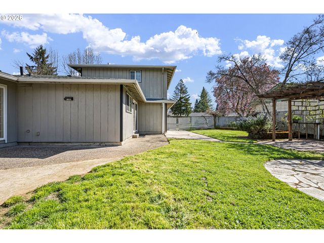 1980 PRINCETON Dr, Eugene, OR 97405