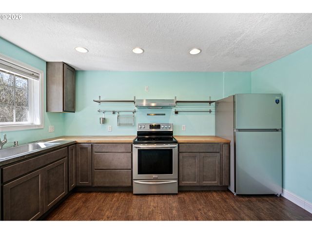 1980 PRINCETON Dr, Eugene, OR 97405