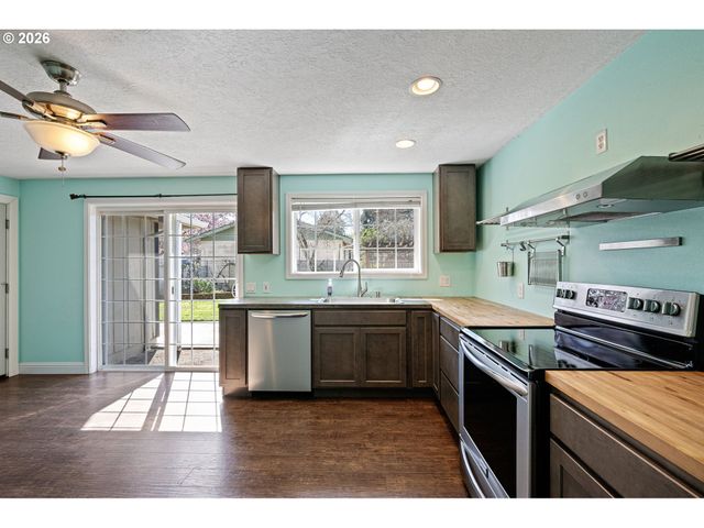 1980 PRINCETON Dr, Eugene, OR 97405