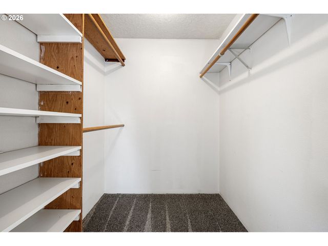 1980 PRINCETON Dr, Eugene, OR 97405