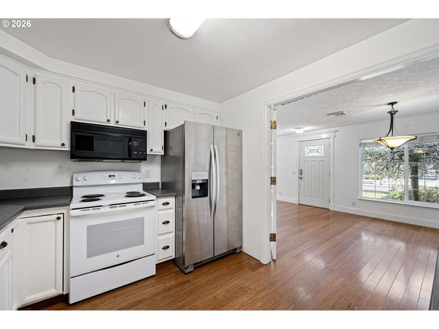 1980 PRINCETON Dr, Eugene, OR 97405