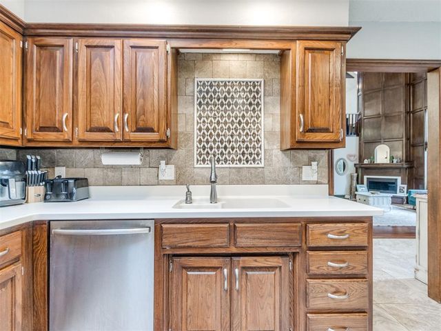 1615 Fox Hollow Ridge, Oklahoma City, OK 73131
