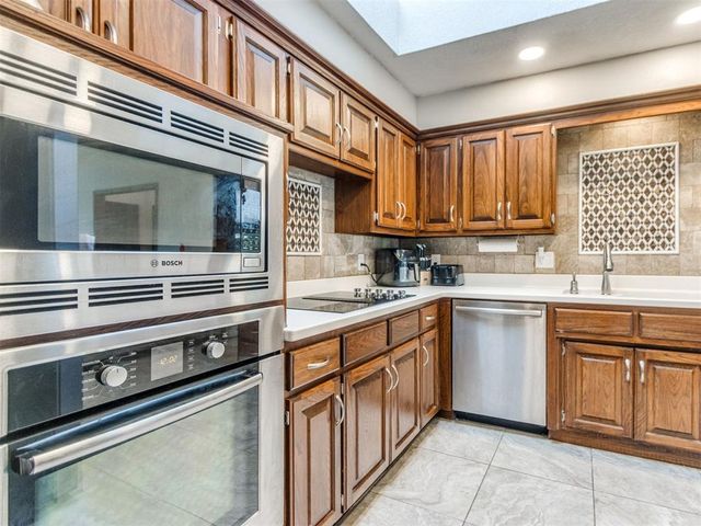 1615 Fox Hollow Ridge, Oklahoma City, OK 73131