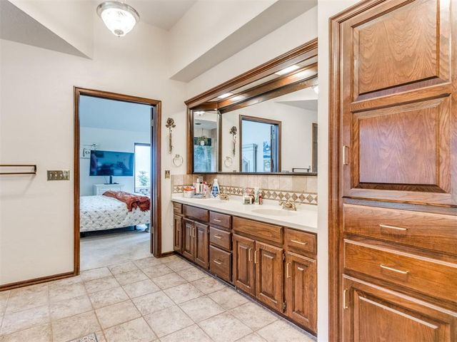 1615 Fox Hollow Ridge, Oklahoma City, OK 73131