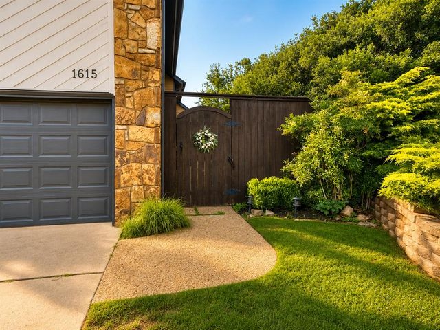 1615 Fox Hollow Ridge, Oklahoma City, OK 73131