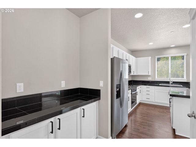 8434 Sw 186TH Ave, Beaverton, OR 97007