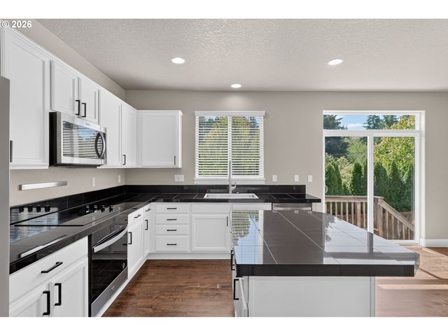 8434 Sw 186TH Ave, Beaverton, OR 97007