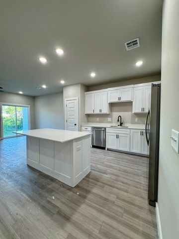 1901 Azlin Place A, Siloam Springs, AR 72761