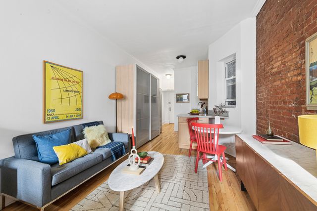 92 Horatio St Apt 2S, New York City, NY 10014