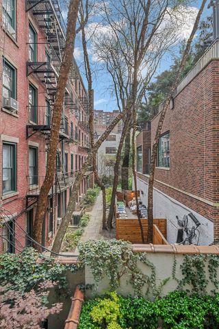 92 Horatio St Apt 2S, New York City, NY 10014