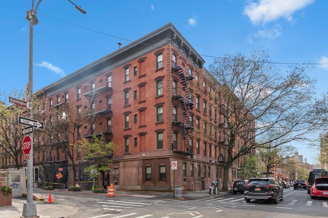 92 Horatio St Apt 2S, New York City, NY 10014