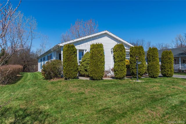 19 Biscayne Blvd, Poughkeepsie, NY 12603