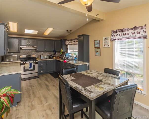 19 Biscayne Blvd, Poughkeepsie, NY 12603