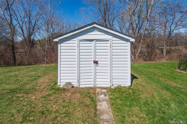 19 Biscayne Blvd, Poughkeepsie, NY 12603