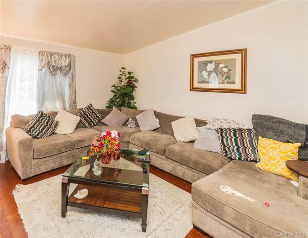 19 Biscayne Blvd, Poughkeepsie, NY 12603