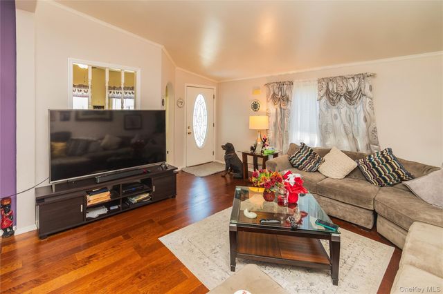 19 Biscayne Blvd, Poughkeepsie, NY 12603