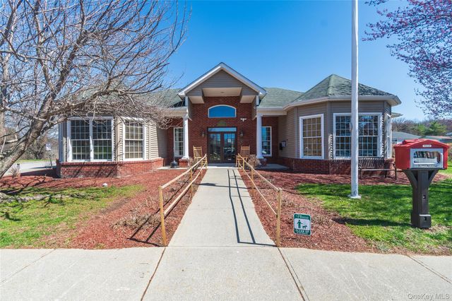 19 Biscayne Blvd, Poughkeepsie, NY 12603