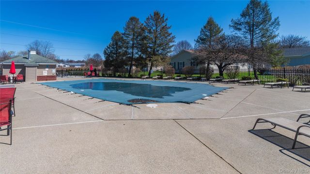 19 Biscayne Blvd, Poughkeepsie, NY 12603