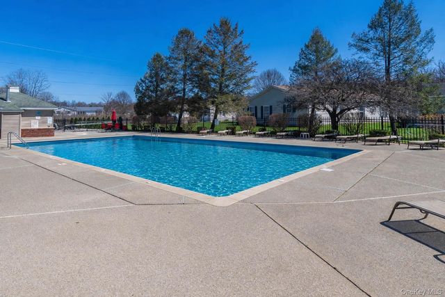 19 Biscayne Blvd, Poughkeepsie, NY 12603