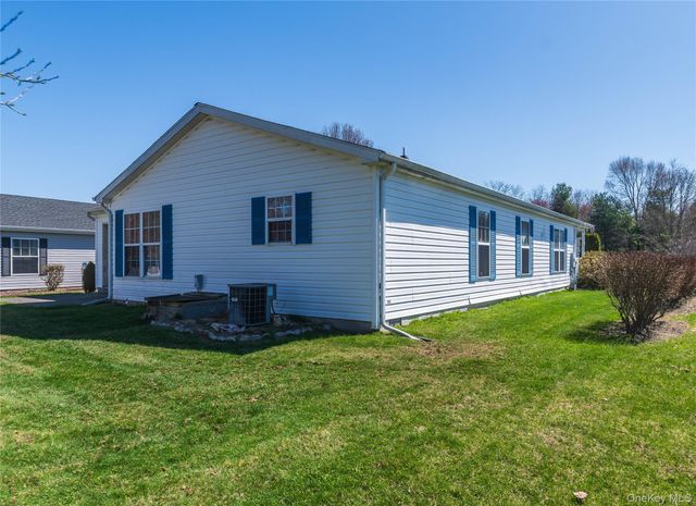 19 Biscayne Blvd, Poughkeepsie, NY 12603