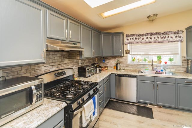 19 Biscayne Blvd, Poughkeepsie, NY 12603