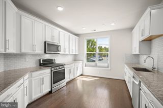 3985 NORTON PL #101, Fairfax, VA 22030